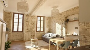 Living area - La Calade - Charming Apartment (Nîmes)