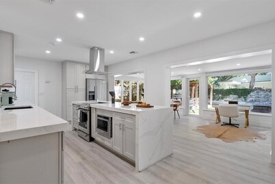 Luxury Beach Paradise • Heated Pool • Pool Table