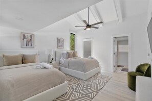 4 bedrooms, in-room safe, desk, iron/ironing board