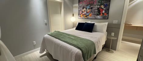 4 quartos, escrivaninha, ferros/tábuas de passar roupa