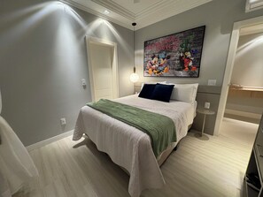 Escrivaninha, ferros/tábuas de passar roupa, Wi-Fi de cortesia