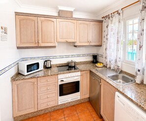 Coffee/tea maker, fridge, microwave, oven - Villa Molins Capricornio (Les Marines)