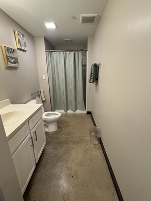 Towels, soap, toilet paper - Luxury City Center Loft. Perfectly located near the heart of downtown and UAB. (Birmingham)