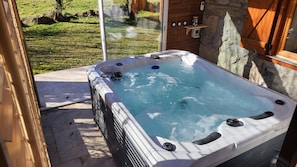 Indoor spa tub