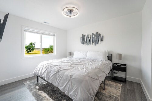 Modern retreat in Fort Peck, minutes away from the Marina! Pet Friendly!