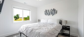 Modern retreat in Fort Peck, minutes away from the Marina! Pet Friendly!