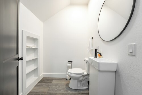 Modern retreat in Fort Peck, minutes away from the Marina! Pet Friendly!