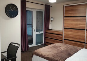 2 quartos, ferros/tábuas de passar roupa, Wi-Fi, roupa de cama