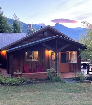 Exterior - Timber River Cabin with hot tub and trail to river (Ashford)