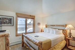 Iron/ironing board, travel cot, WiFi, bed sheets - Family-Friendly 3BR Townhome Near Keystone Slopes (Keystone)
