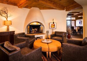Interior - Stylish Mountain Loft Condo w/ Fireplace & WiFi (Beaver Creek)