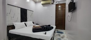 Free WiFi - SHARDA INN (New Delhi)