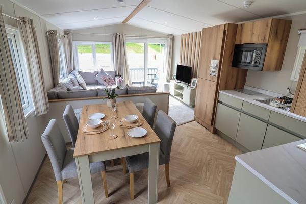 Cottage | Dining
