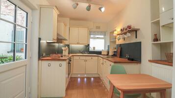 Cookware/dishes/utensils