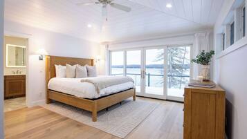 6 bedrooms, desk, iron/ironing board, WiFi