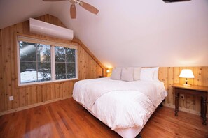 6 slaapkamers, een bureau, een strijkplank/strijkijzer, wifi