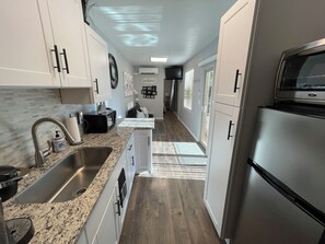 Private kitchen - Unique 1-bedroom poolhouse with AC in north Phoenix (Phoenix)