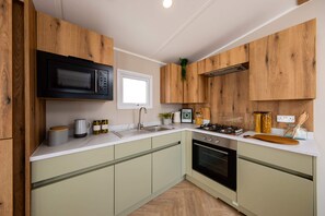 Cookware/dishes/utensils