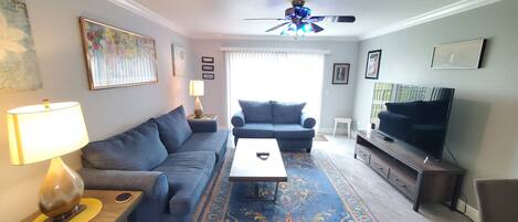 Lägenhet - flera sängar - balkong - utsikt mot poolen (Summerhouse 218) | Vardagsrum