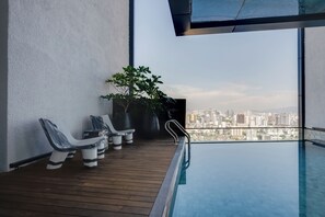 Outdoor pool - Isola Klcc Hotel, Trademark Collection By Wyndham (Kuala Lumpur)