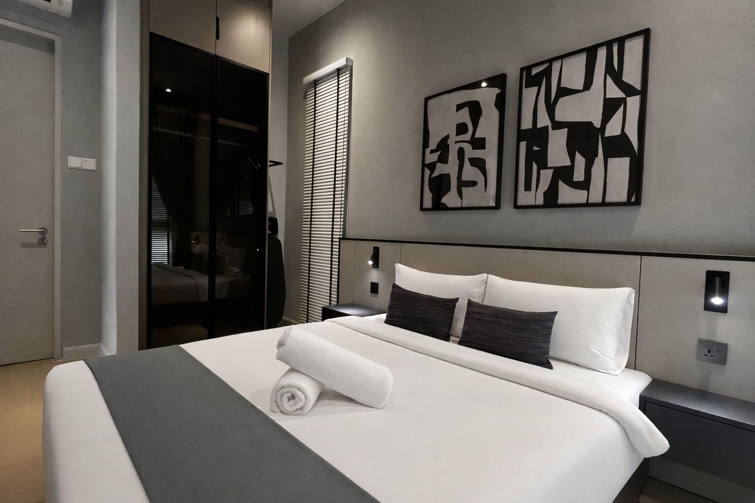 Minibar, desk, free WiFi, bed sheets