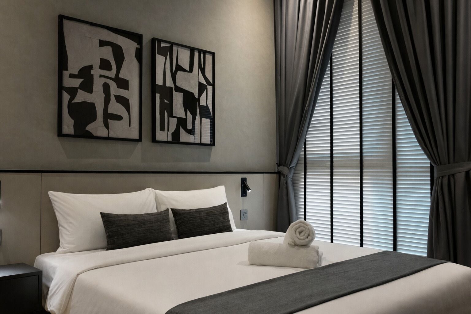 Minibar, desk, free WiFi, bed sheets