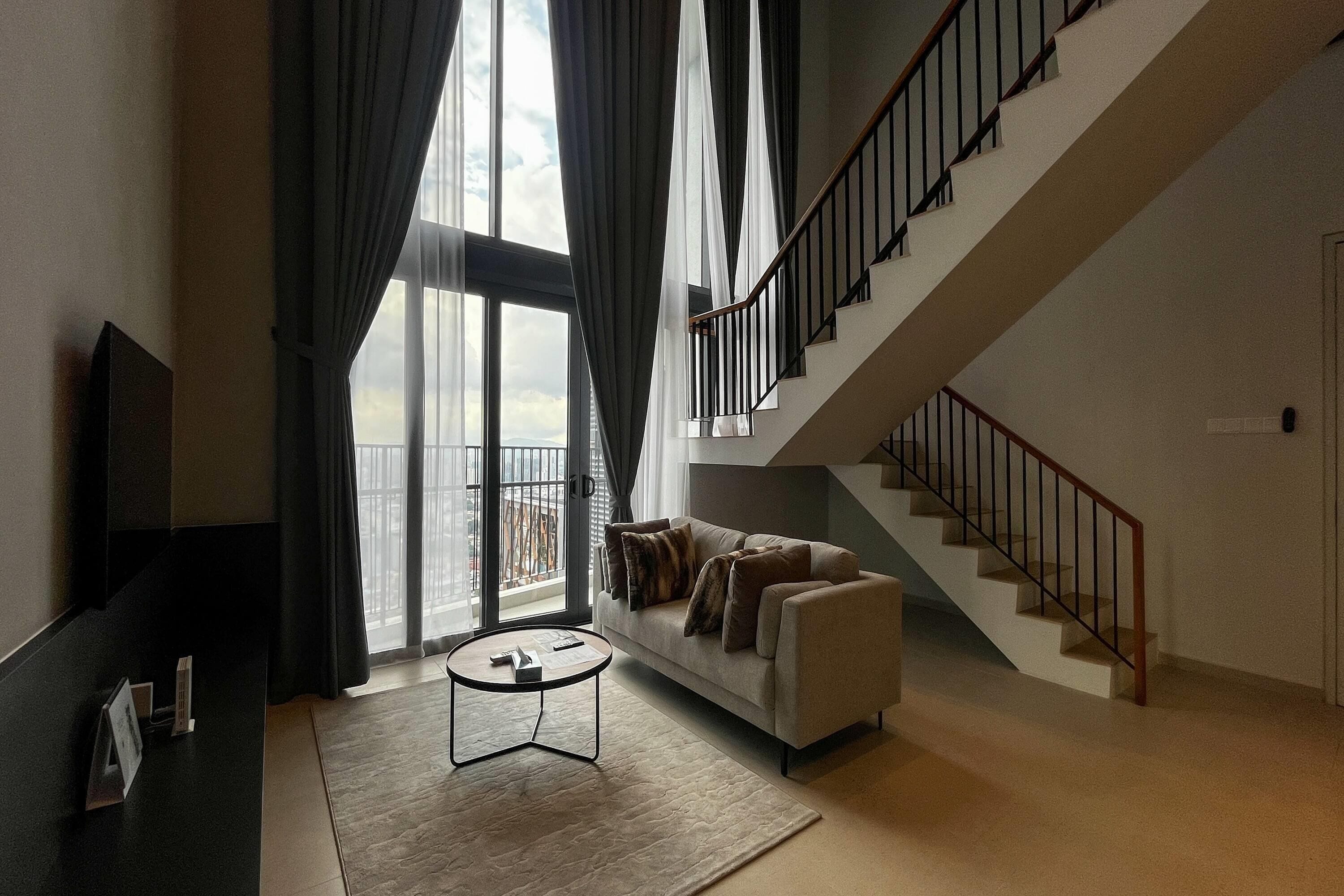 Dupleks, 2 Tempat Tidur Queen | Minibar, meja kerja, Wi-Fi gratis, dan seprai linen