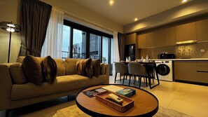 55-吋智慧型電視，提供數位頻道