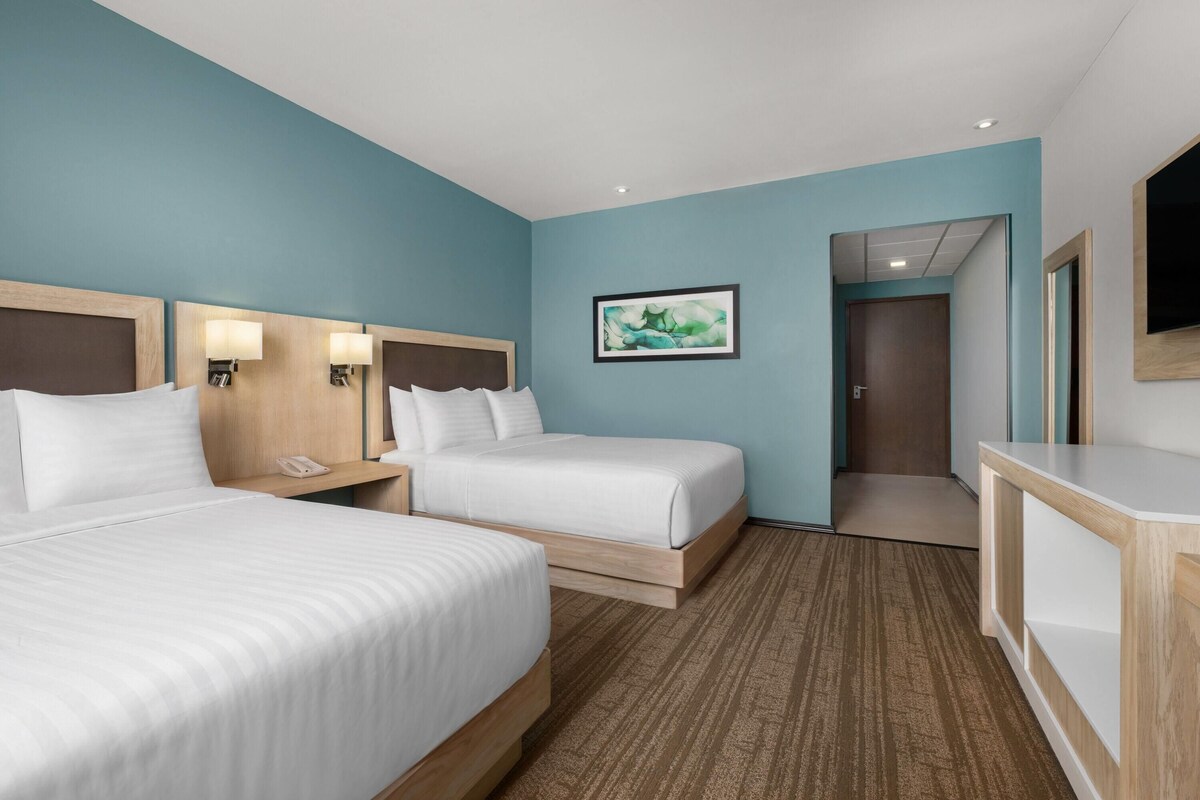 Habitación, 1 cama King size, acceso para personas con movilidad reducida, para no fumadores | Cunas gratuitas, wifi gratis y ropa de cama 