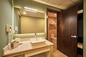 Bathroom - Wyndham Garden Saltillo (Saltillo)