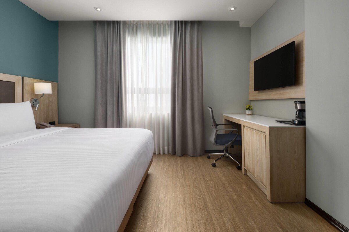 Habitación, 1 cama King size, para no fumadores | Cunas gratuitas, wifi gratis y ropa de cama 