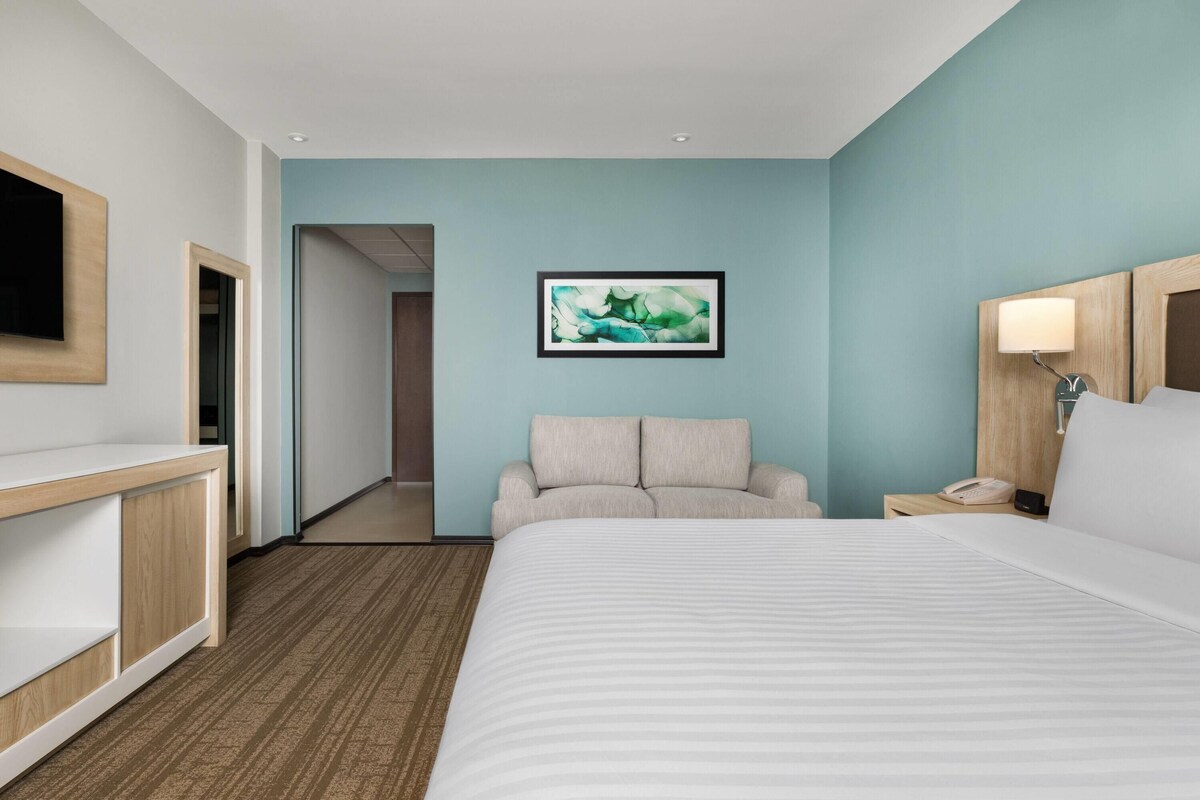 Habitación superior, 1 cama King size, para no fumadores | Cunas gratuitas, wifi gratis y ropa de cama 
