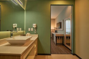 Bathroom - Wyndham Garden Saltillo (Saltillo)