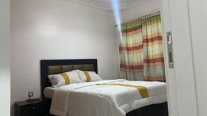 3 chambres, fer et planche à repasser, Wi-Fi, draps fournis