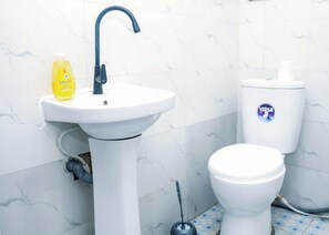Towels, soap, toilet paper - Spacious 3-Bedroom Duplex in Lagos (Street)