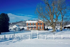 Exterior - Historic Woodlawn Estate: Where Historic Charm meets Modern Luxury (Fraziers Bottom)