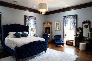 5 bedrooms, iron/ironing board, free WiFi, bed sheets - Historic Woodlawn Estate: Where Historic Charm meets Modern Luxury (Fraziers Bottom)