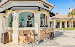 Outdoor dining - Epic 3-bed/3bth condo Next Door to Disney World (Orlando)