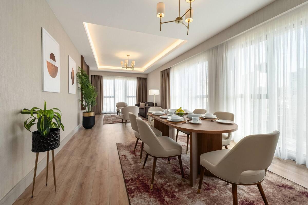 Bộ đồ giường cao cấp, minibar, két bảo mật tại phòng 