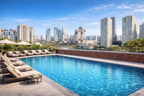 Seasonal outdoor pool - Ramada Residences By Wyndham Istanbul Haramidere (Istanbul)