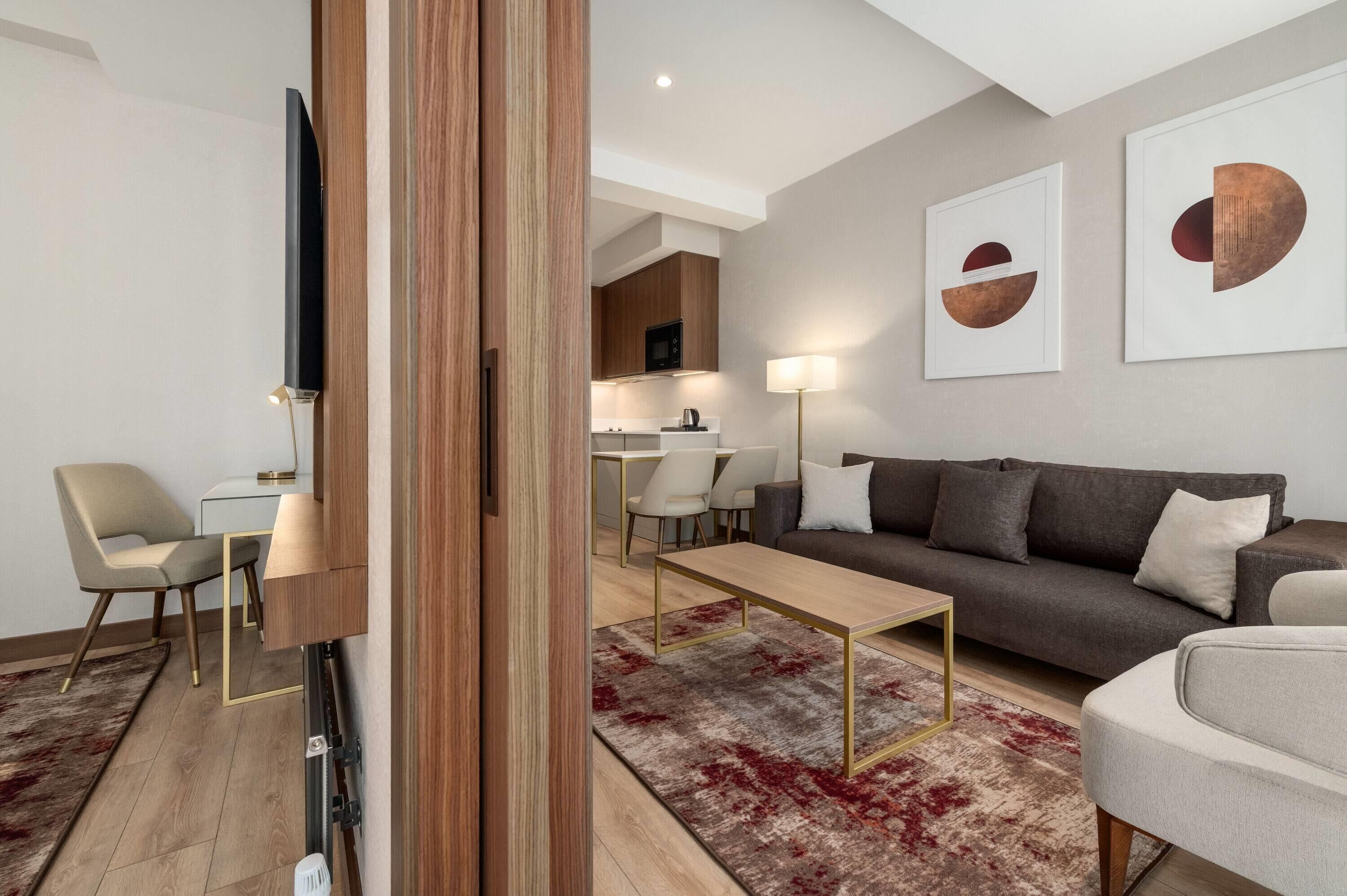 Luxury Room, 1 King Bed | Premium bedding, minibar, in-room safe, laptop workspace