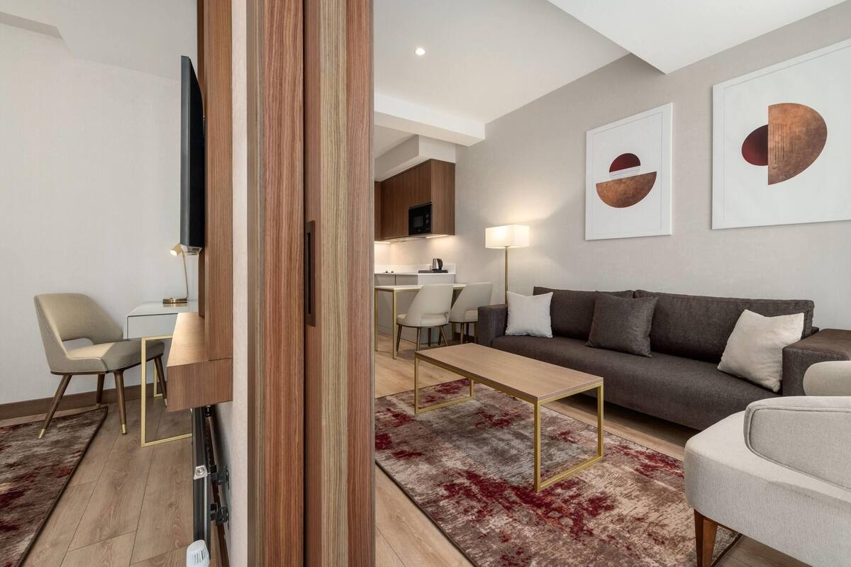 Phòng Cao cấp, 1 giường cỡ king (1 Bedroom) | Bộ đồ giường cao cấp, minibar, két bảo mật tại phòng 