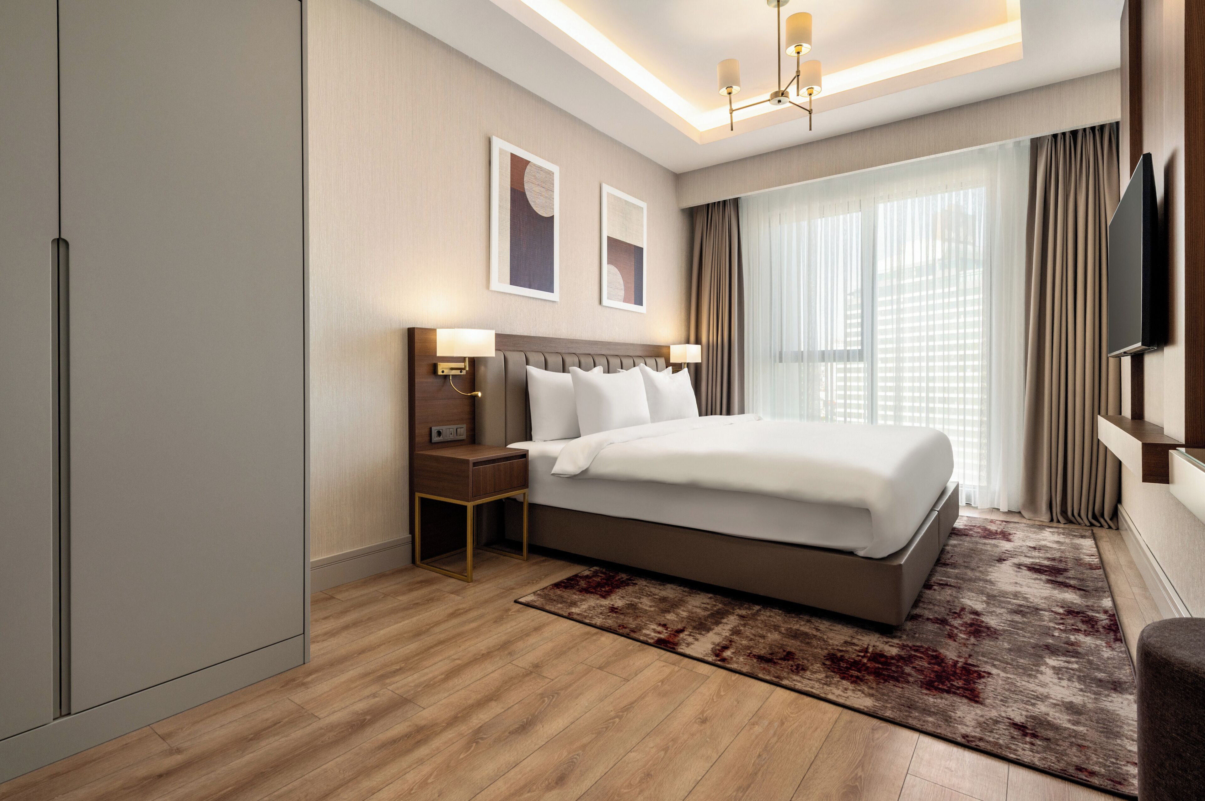 Premium bedding, in-room safe, laptop workspace, blackout curtains