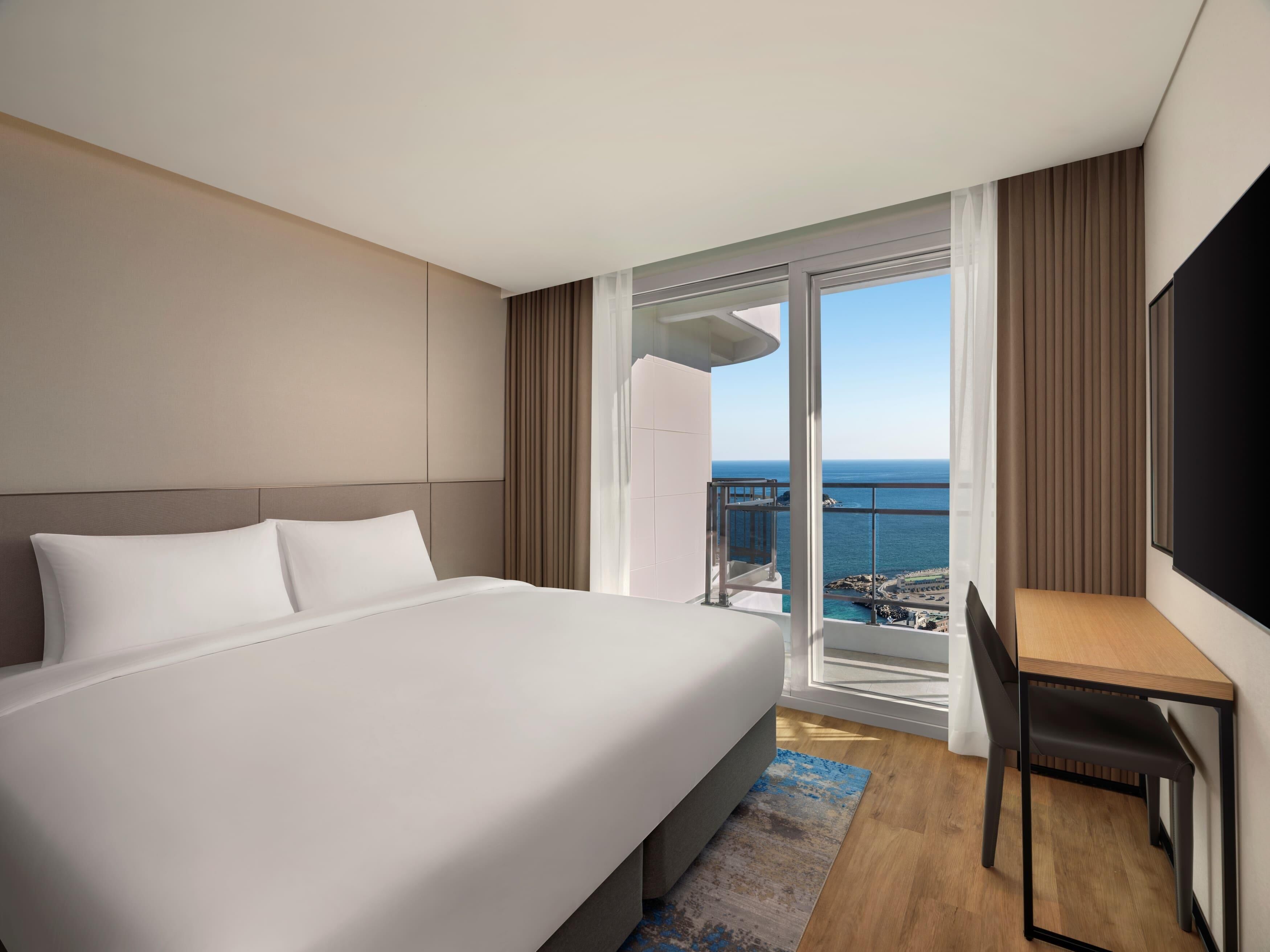 Premier Double Coner Ocean View | Caja fuerte, tabla de planchar con plancha, wifi gratis y ropa de cama