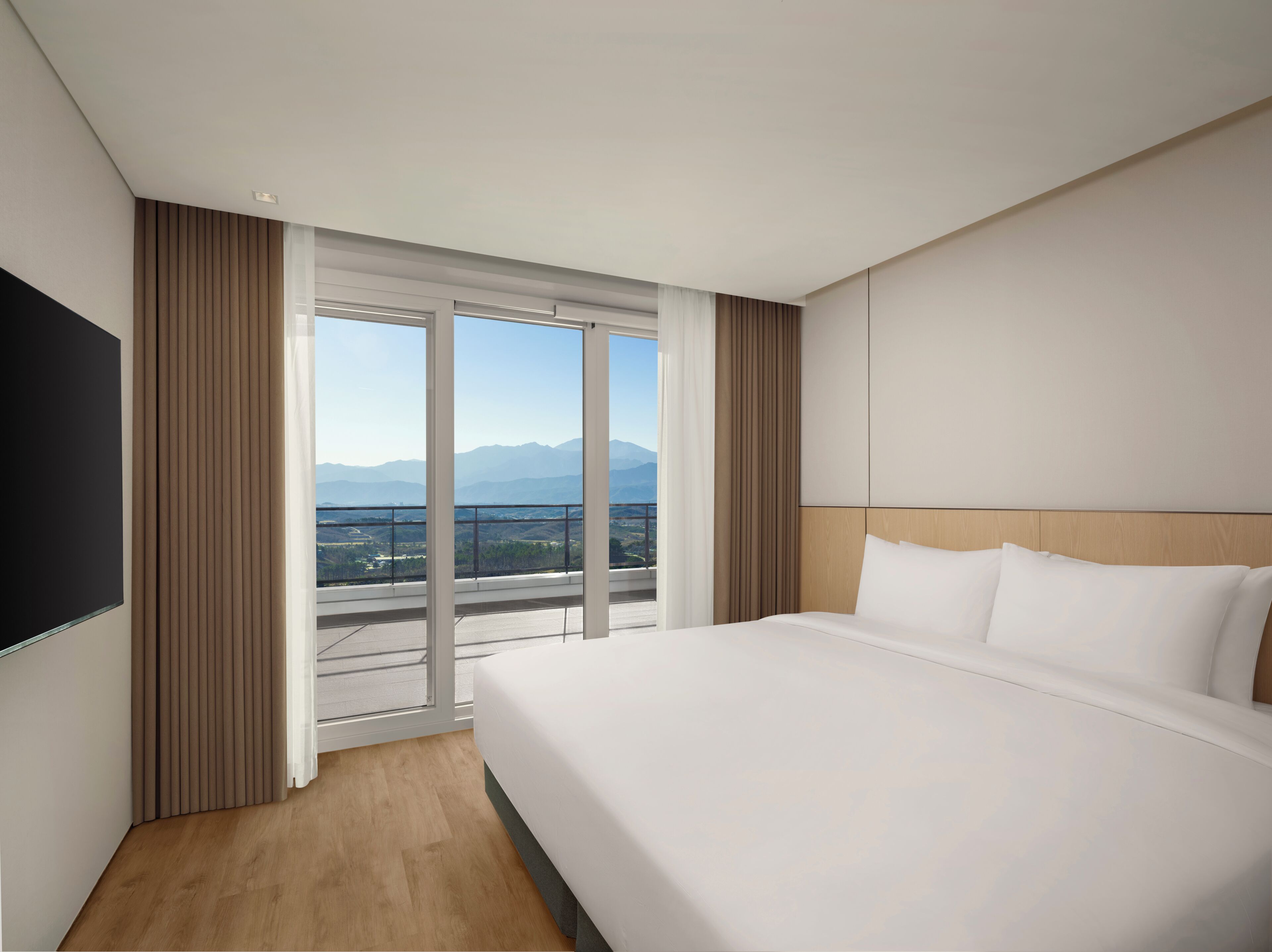 Premier Suite, Ocean View (Executive Floor) | In-room safe, iron/ironing board, free WiFi, bed sheets