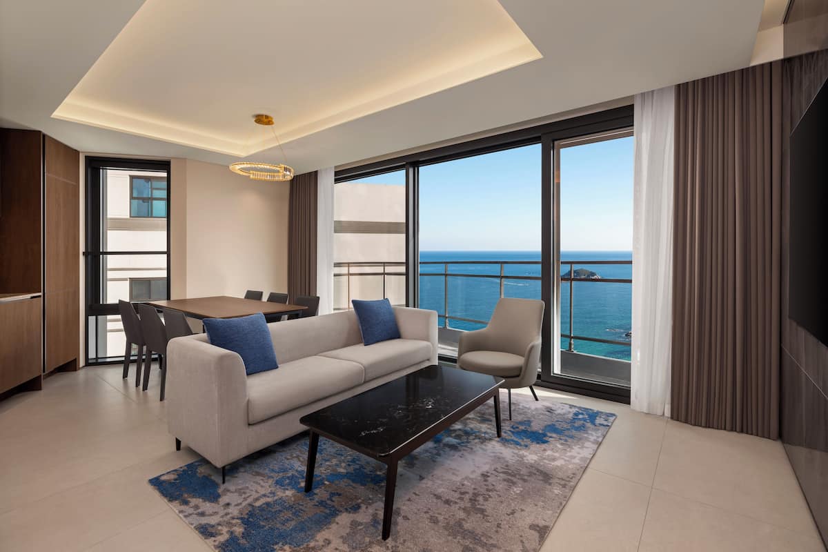 In-room safe, iron/ironing board, free WiFi, bed sheets