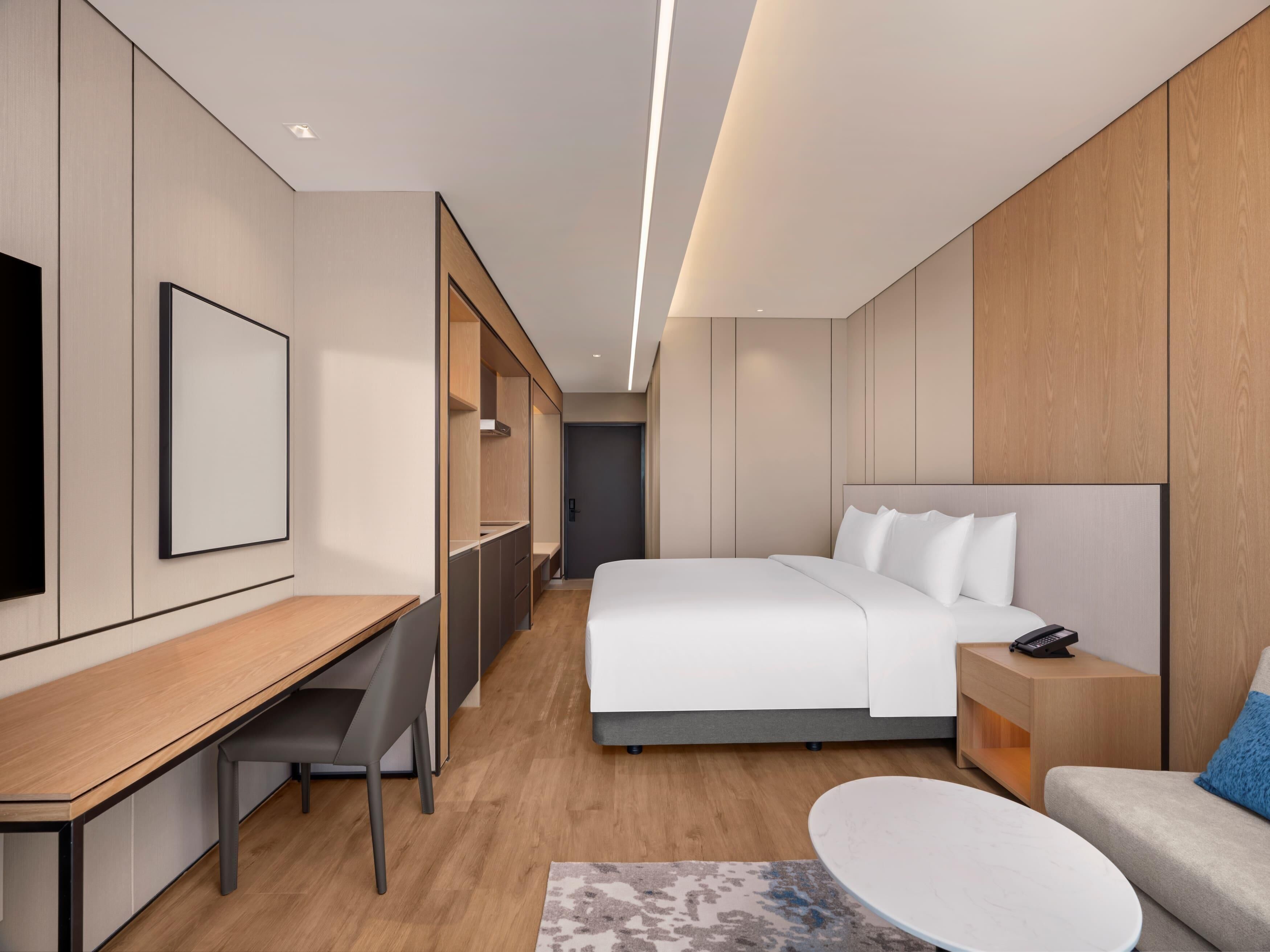 Standard King Ocean View | Caja fuerte, tabla de planchar con plancha, wifi gratis y ropa de cama