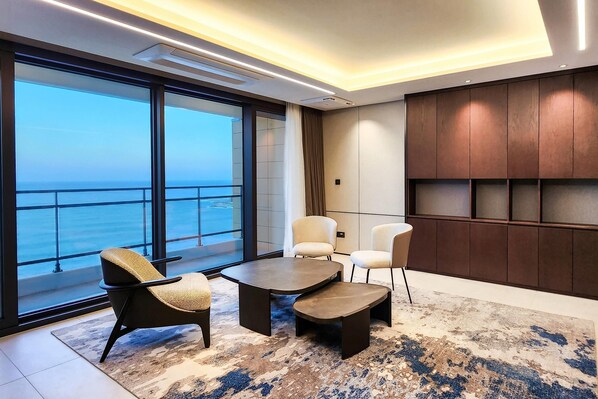 Presidential Suite, Multiple Beds | In-room safe, iron/ironing board, free WiFi, bed sheets - Wyndham Goseong Gangwon (Goseong)