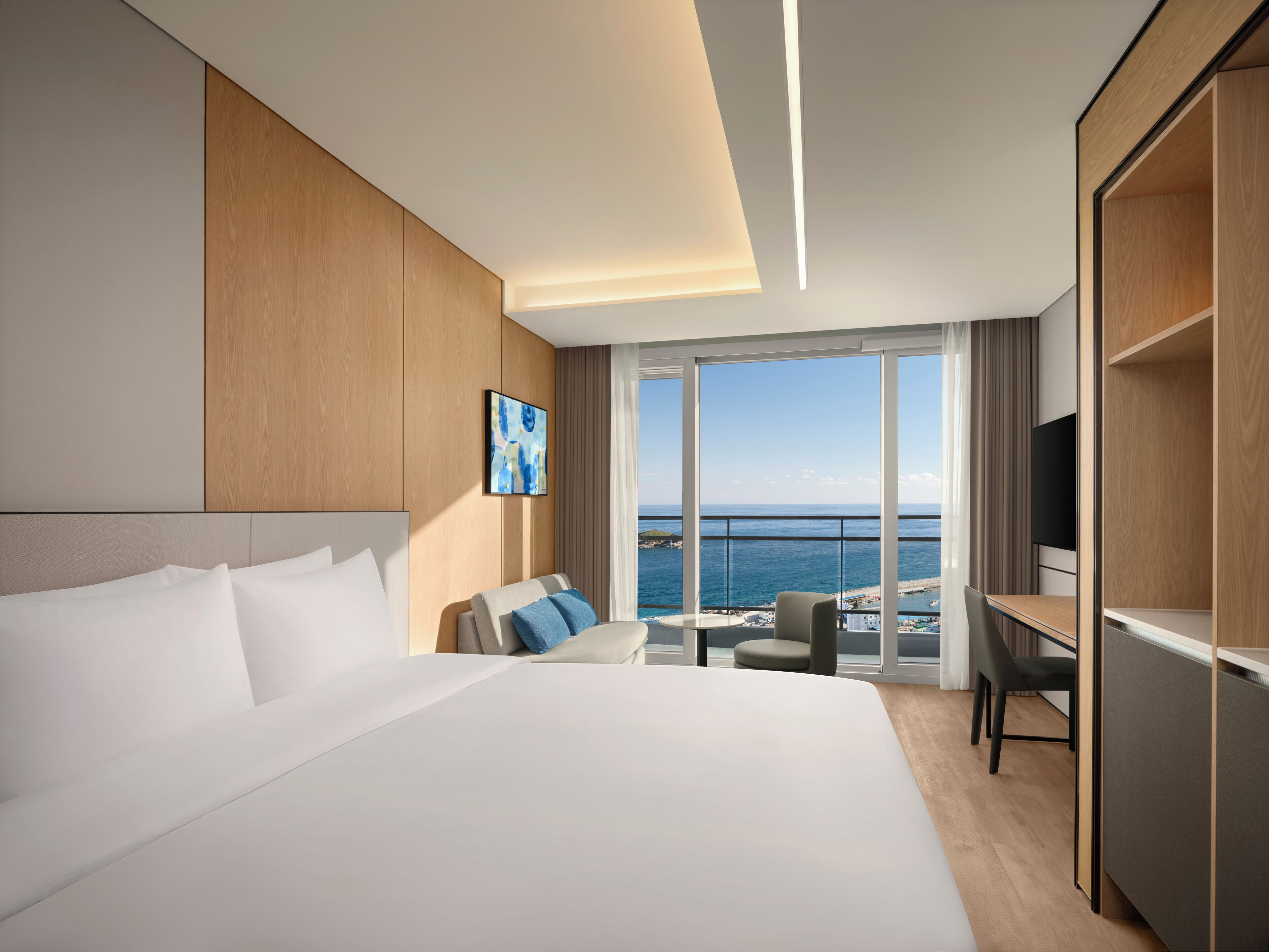 Standard King Ocean View | 客房内保险箱、熨斗/熨衣板、免费 WiFi、床单