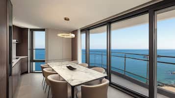 Presidential Suite | Caja fuerte, tabla de planchar con plancha, wifi gratis y ropa de cama